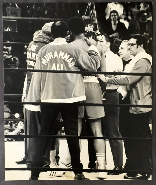 ALI, MUHAMMAD-JOE FRAZIER I LARGE FORMAT PHOTOGRAPH (1971-FINAL INSTRUCTIONS)