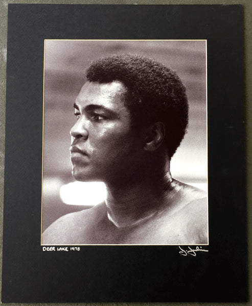 Ale Muhammad ALI, MUHAMMAD ORIGINAl PHOTOGRAPH (1978-FROM DEER LAKE) – JO Sports Inc.