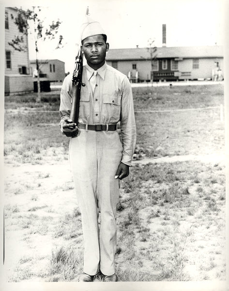 ROBINSON, SUGAR RAY ORIGINAL PHOTO (WORLD WAR II IN ARMY)