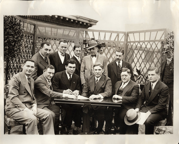 SCHMELING, MAX-PAOLINO UZCUDUN WIRE PHOTO (1929-SIGNING FOR FIGHT)