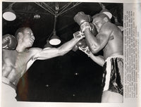 RODRIGUEZ, LUIS-VIRGIL AKINS WIRE PHOTO (1959-5TH ROUND)