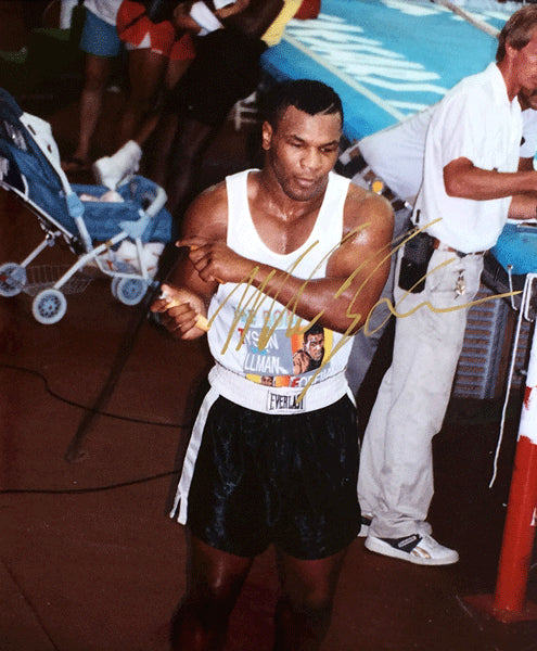 TYSON, MIKE SIGNED LARGE FORMAT PHOTO (TRAINING)