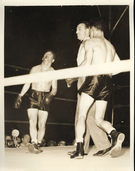 ZIVIC, FRITZIE-AL "BUMMY" DAVIS WIRE PHOTO (1941-END OF FIGHT)