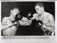 ORTIZ, CARLOS-BATTLING TORRES WIRE PHOTO (1960)