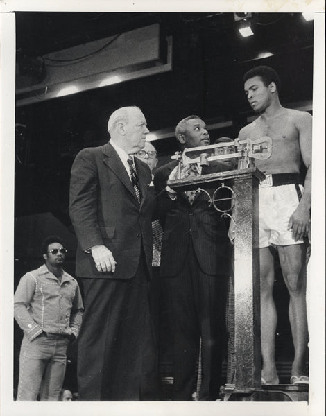 ALI, MUHAMMAD-JOE FRAZIER II WIRE PHOTO (1974)