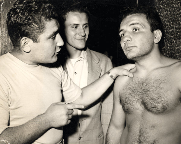 LAMOTTA, JAKE & BROTHER JOEY LAMOTTA WIRE PHOTO (CIRCA 1940'S)