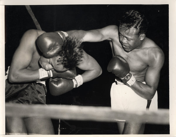 GAVILAN, KID-JOHNNY BRATTON WIRE PHOTO (1951-GAVILAN WINS TITLE)