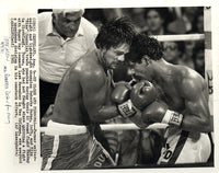 DURAN, ROBERTO-NINO GONZALEZ WIRE PHOTO (1981)