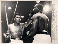 CLAY, CASSIUS-SONNY LISTON I WIRE PHOTO (1964)