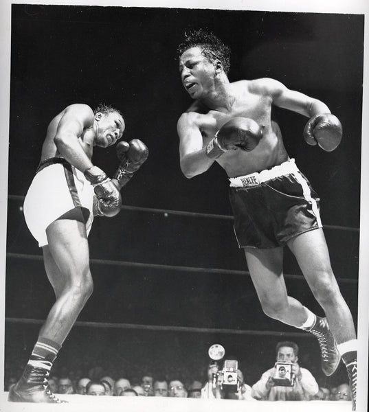 GAVILAN, KID-JOHNNY BRATTON WIRE PHOTO (1951-GAVILAN WINS TITLE)