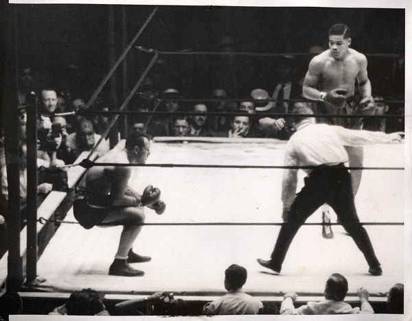 LOUIS, JOE-KING LEVINSKY WIRE PHOTO (1935-END OF FIGHT)