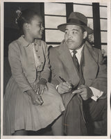 LOUIS, JOE WIRE PHOTO (1951-WITH 9 YEAR OLD KATHRYN HARRIS)