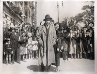 LOUIS, JOE & WIFE WIRE PHOTO (1935-IN HARLEM AFTER BAER FIGHT)