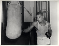 LOUIS, JOE WIRE PHOTO (1935-TRAINING ON BIG BAG)