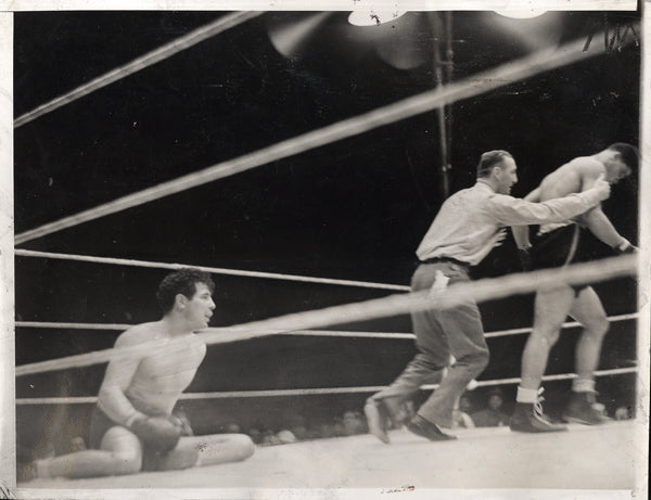 LOUIS, JOE-MAX BAER WIRE PHOTO (1935-END OF FIGHT)