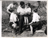 LOUIS, JOE WIRE PHOTO (1936-WITH CHILDREN AFTER GOLF)