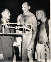FOLLEY, ZORA-PETE RADEMACHER ORIGINAL WIRE PHOTO (1958-WEIGH IN)