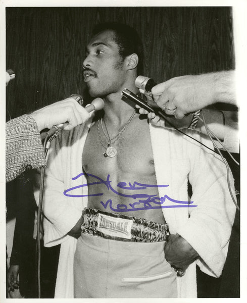 NORTON, KEN SIGNED ORIGINAL PHOTO (1973-AT WEIGH IN FOR 1ST ALI FIGHT)