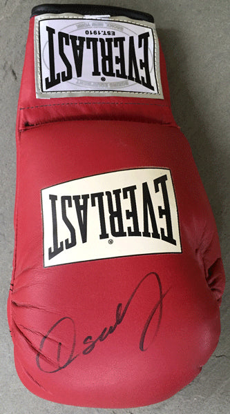 Oscar De La Hoya Hand Signed Boxing Legend Glove In a Display Case Oscar De La Hoya Hand Signed Boxing Legend Glove In a Display Case