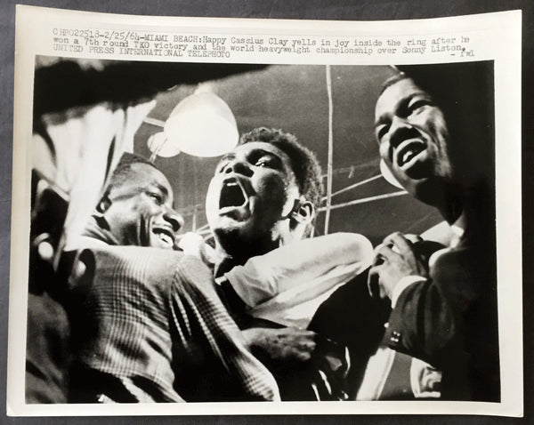 CLAY, CASSIUS-SONNY LISTON I LARGE FORMAT WIRE PHOTO (1964-RING CELEBRATION)