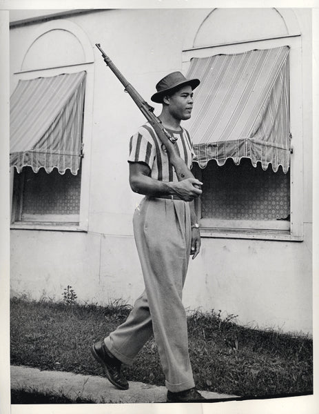 LOUIS, JOE WIRE PHOTO (AT TRAINING CAMP FOR NOVA-1941)