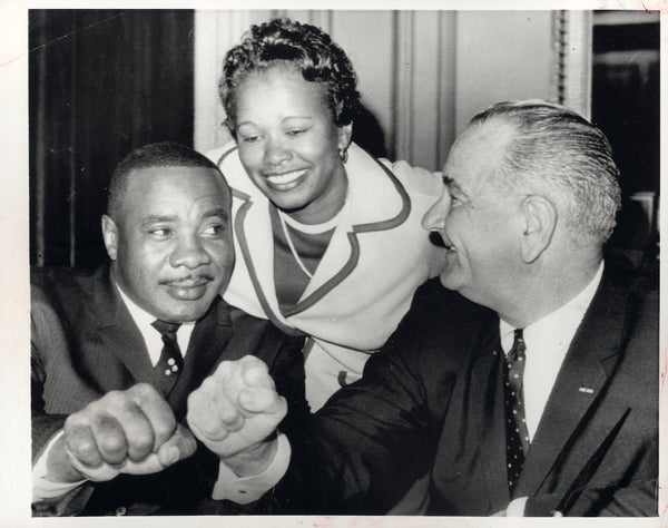 LISTON, SONNY & LYNDON JOHNSON WIRE PHOTO (1963)