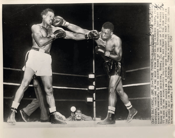 MOORE, ARCHIE-CLARENCE HENRY WIRE PHOTO (1952-2ND ROUND)