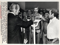 ARGUELLO, ALEXIS-RUBEN OLIVARES WIRE PHOTO (1974-WEIGHING IN)