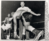 CLAY, CASSIUS-ARCHIE MOORE WIRE PHOTO (1962-END OF FIGHT)
