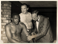 LISTON, SONNY-CHUCK WEPNER WIRE PHOTO (1970-PRE FIGHT PHYSICAL)