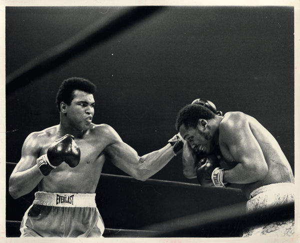 ALI, MUHAMMAD-JOE FRAZIER I ORIGINAL WIRE PHOTO (1971)