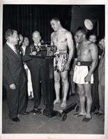 LOUIS, JOE-JERSEY JOE WALCOTT II ORIGINAL WIRE PHOTO (1948-WEIGH IN)