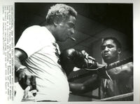 FRAZIER, JOE & YANK DURHAM WIRE PHOTO (1973-TRAINING FOR BUGNER)