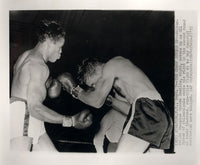 BASILIO, CARMEN-GIL TURNER WIRE PHOTO (1955-2ND ROUND)