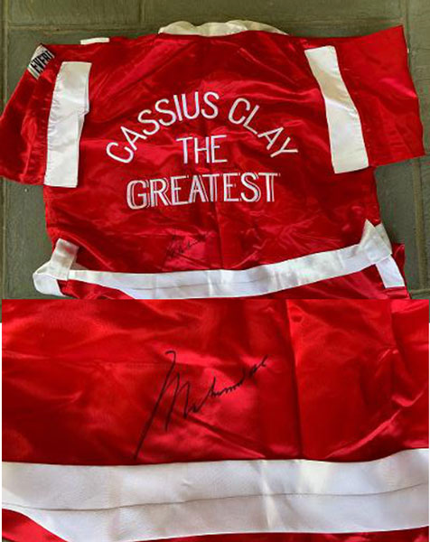 ALI, MUHAMMAD SIGNED CASSIUS CLAY ROBE (ONLINE AUTHENTICS)