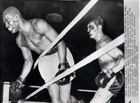 VALDES, NINO-MIKE DEJOHN WIRE PHOTO (1958-10TH ROUND)