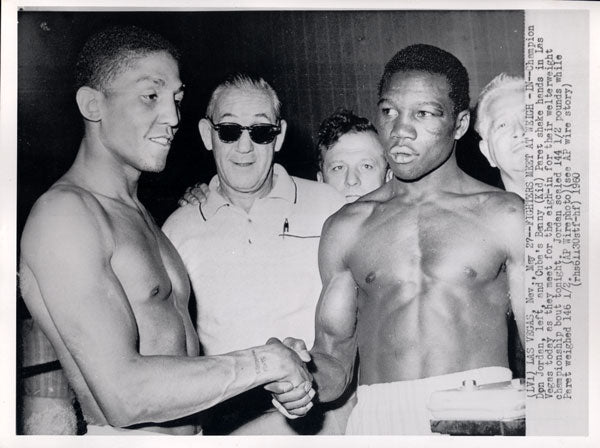 PARET, BENNY "KID"-DON JORDAN WIRE PHOTO (1960-WEIGHING IN)