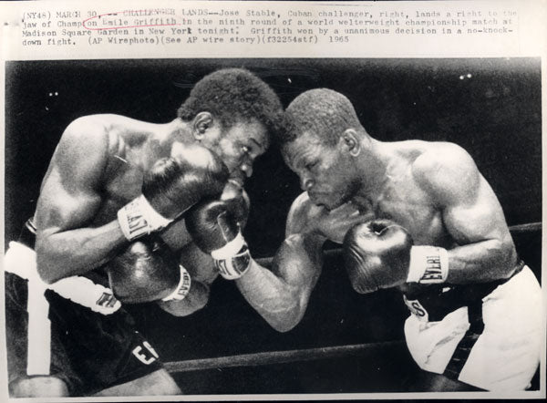 GRIFFITH, EMILE-JOSE STABLE WIRE PHOTO (1965-9TH ROUND)