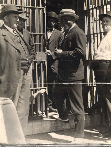 JOHNSON, JACK ORIGINAL PHOTO (1920-SURRENDERING TO AUTHORITIES)