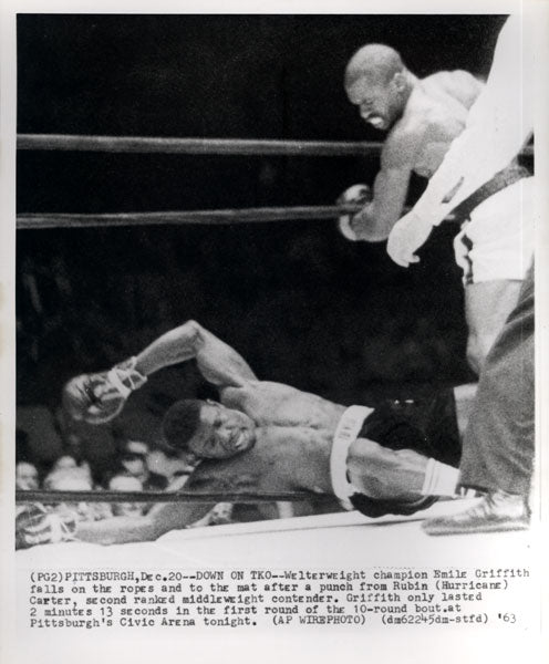 CARTER, RUBIN "HURRICANE"-EMILE GRIFFITH WIRE PHOTO (1963-END OF FIGHT)