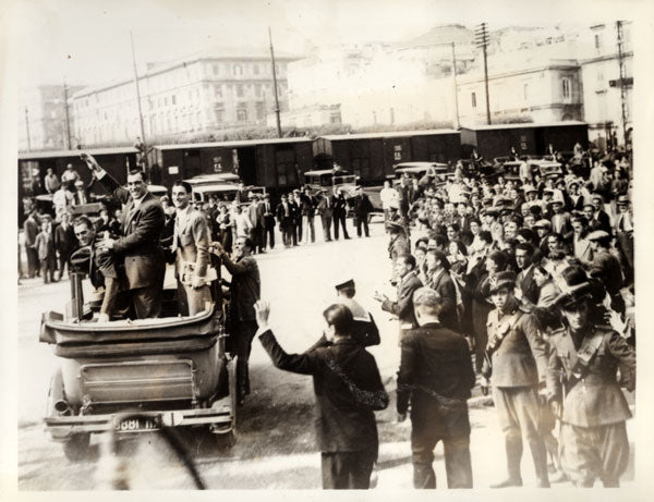 CARNERA, PRIMO VICTORY CELEBRATION AFTER WINNING HEAVYWEIGHT TITLE (1933)