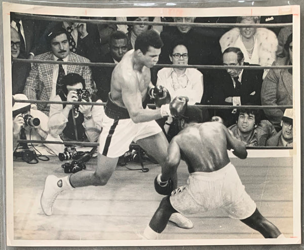 ALI, MUHAMMAD-JOE FRAZIER II ORIGINAL WIRE PHOTO (1974)