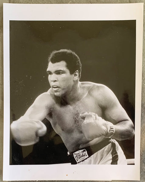 ALI, MUHAMMAD-KEN NORTON III ORIGINAL PHOTOGRAPH (1976)