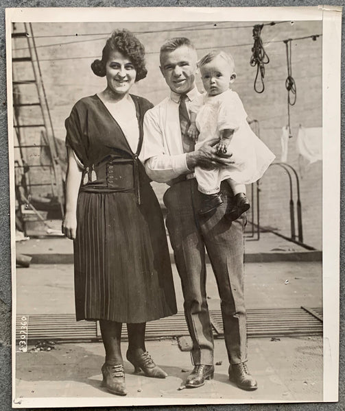 BUFF, JOHNNY & FAMILY WIRE PHOTO (1921-AFTER WINNING BANTAMWEIGHT TITLE)