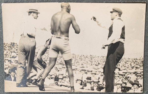 JOHNSON, JACK-JAMES JEFFRIES REAL PHOTO POSTCARD (1910-END OF FIGHT)