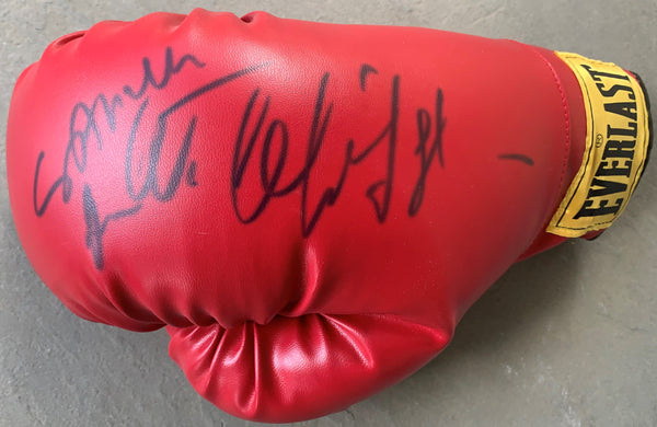 KLITSCHKO, WLADIMIR & SAMUEL PETER SIGNED BOXING GLOVE JSA AUTHENTICATED)