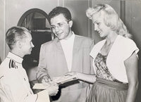 LAMOTTA, JAKE & VICKI LAMOTTA ORIGINAL WIRE PHOTO (1949-AFTER THE CERDAN FIGHT)