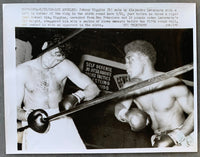 LAVORANTE, ALEJANDRO-JOHNNY RIGGINS ORIGINAL WIRE PHOTO (1962-6TH ROUND)