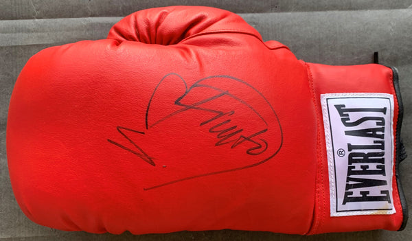 LOPEZ, RICARDO SIGNED BOXING GLOVE (IBHOF AUTHENTICATED)