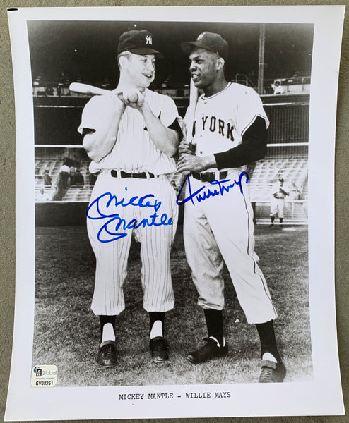 MANTLE, MICKEY & WILLIE MAYS SIGNED 8" x 10" PHOTO (PSA/DNA AUTHENTICATED)